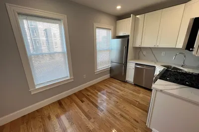 374 Oxford St #3