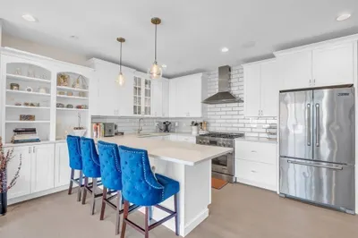 199 W 8th St #6