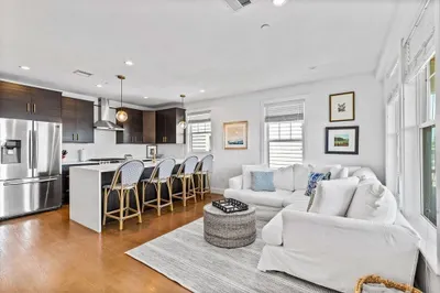 241 Lexington St #2