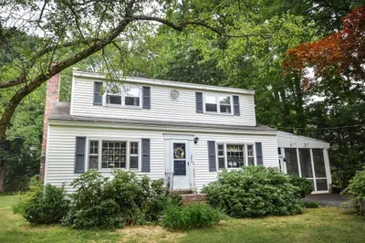 240 Gates Pond Rd 1