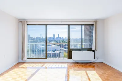 1105 Massachusetts Ave #12G 1