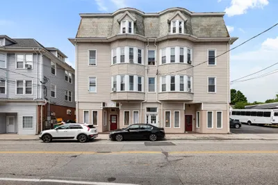 584 N Main St 1