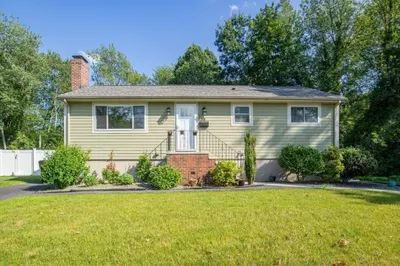 58 Rustcraft Rd 1