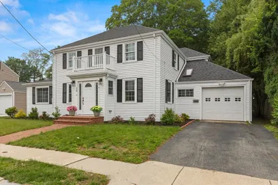 10 Sunset Rd