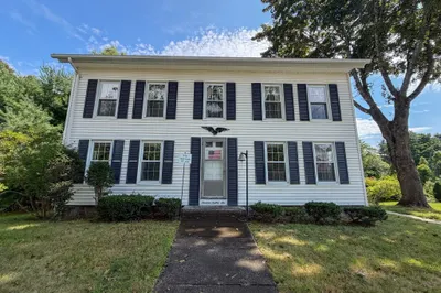 1386 Pleasant St 1