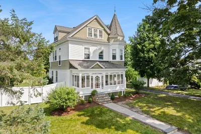 281 N Main St