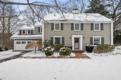 8 Lincoln Cir 1