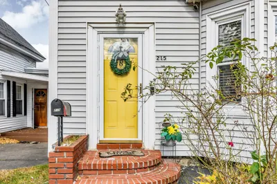 215 Ferry St 1