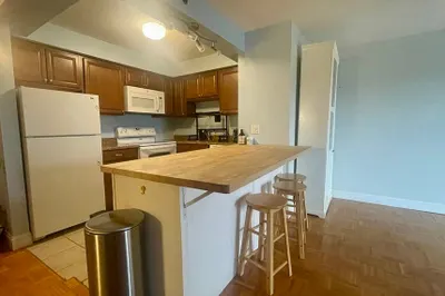 1025 Hancock St #8G