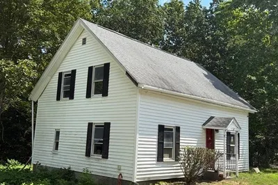 303 Ponakin Rd 1