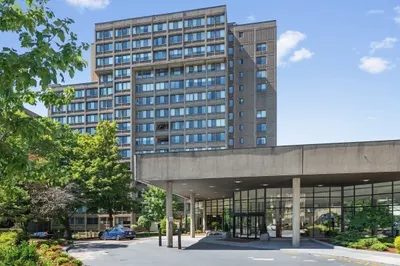 250 Hammond Pond Parkway #1105S 1