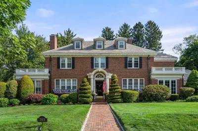 393 Commonwealth Ave 1