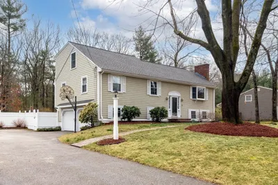 6 Hazelwood Dr