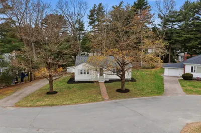 22 Circle Dr