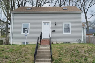 34 Hallron St