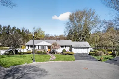 87 Dewson Rd 1