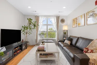 248-252 Meridian Street #204