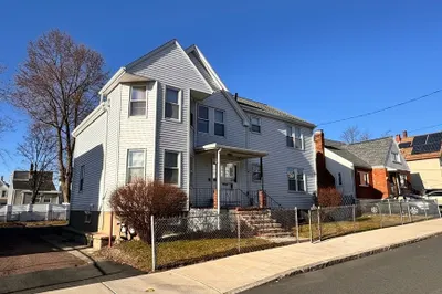21 Eastern Ave #1