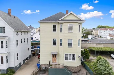 90 Montaup St