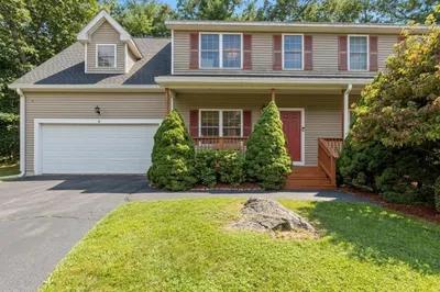 4 Oakes Circle #4 1