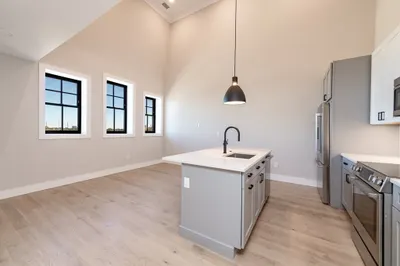 4-8 Franklin Street #402