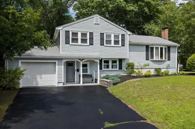 6 Sawyer Avenue 1