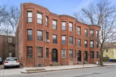 116 Brook St 1