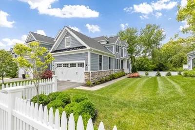 10 Benjamin Ln #10 1