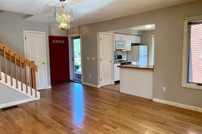 9 Mayfair Ct #9 1
