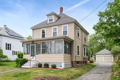 422 Groveland St