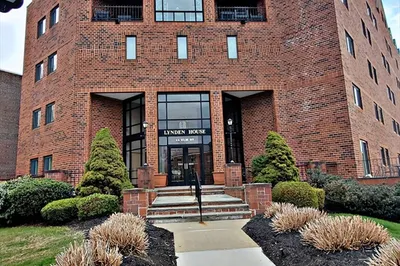 44 Elm St #404 1