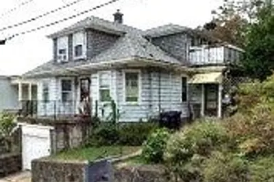 8 Lee Hill Rd