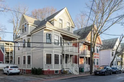 16 Traymore St #16