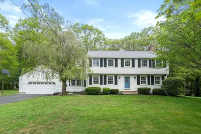 15 Clover Hill Dr