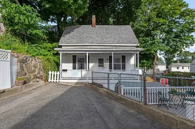 13-1/2 Prospect St