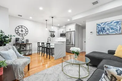 176 W Seventh St #2