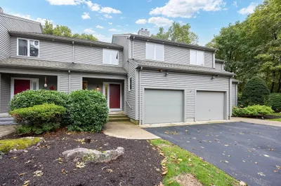 34 Poppasquash Rd #34 1