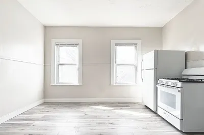 11 Dana St #3