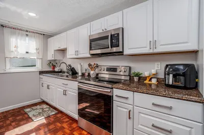 46 Viscoloid Ave #1