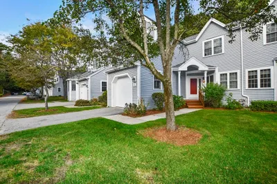 21 Greystone Ct #21