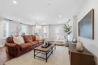 18-20 Crestway Rd #5 1