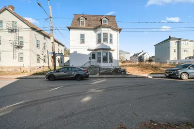 482 Snell St