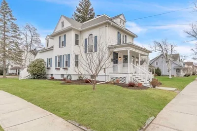 110 Hopkins Pl 1