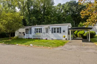 125 Clayton Dr 1