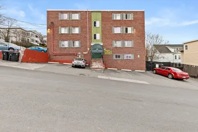 55 Eleanor St #19