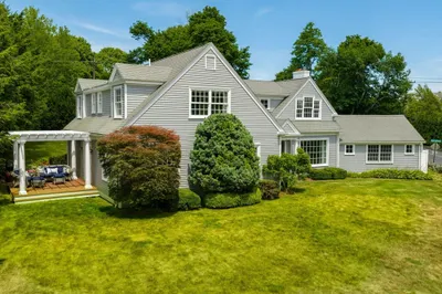255 Pond St 1