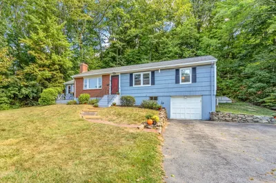 22 Harvey Ln