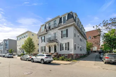 554 E 4th St #1B 1