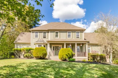 2 Macintyre Dr 1