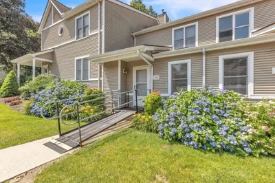 61 Abbey Memorial Dr #142